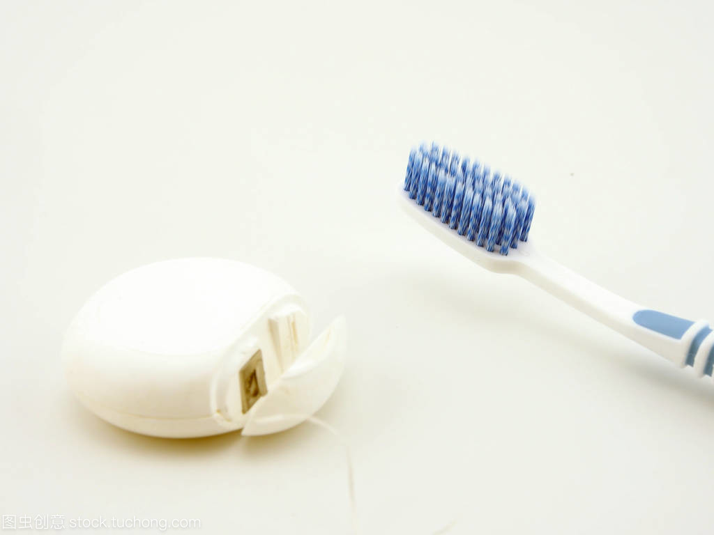 牙線與牙刷 日常口腔護(hù)理的雙重守護(hù)